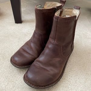 Ugg Neevah brown leather shear lined shoes- size 7